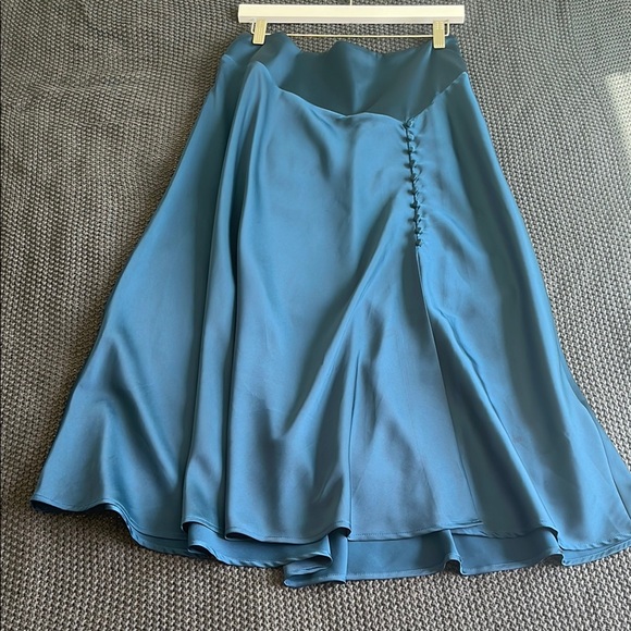 Banana Republic Dresses & Skirts - Banana Republic Satin Skirt